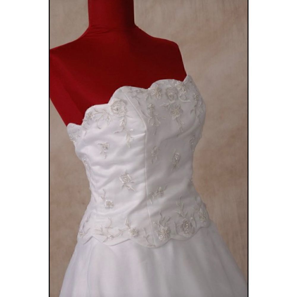 Wedding gown NWT custom made strapless w/embroidery and subtle beading - Picture 3 of 16